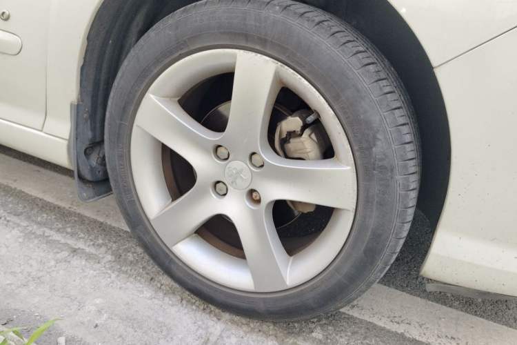 Used Peugeot 408 2013 2.0L Automatic Comfort Edition Right Front Wheel Hub