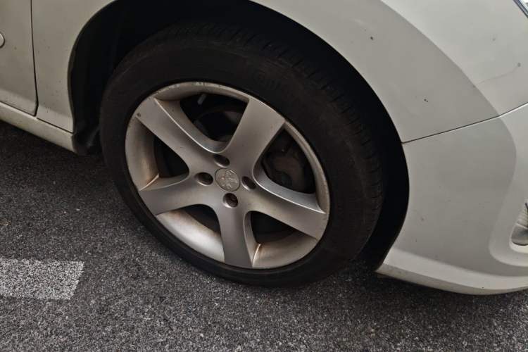 Used Peugeot 408 2013 2.0L Automatic Comfort Edition Right Front Wheel Hub