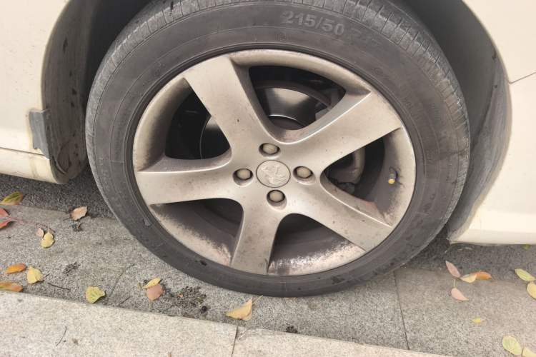 Used Peugeot 408 2013 2.0L Automatic Luxury Edition Right Front Wheel Hub