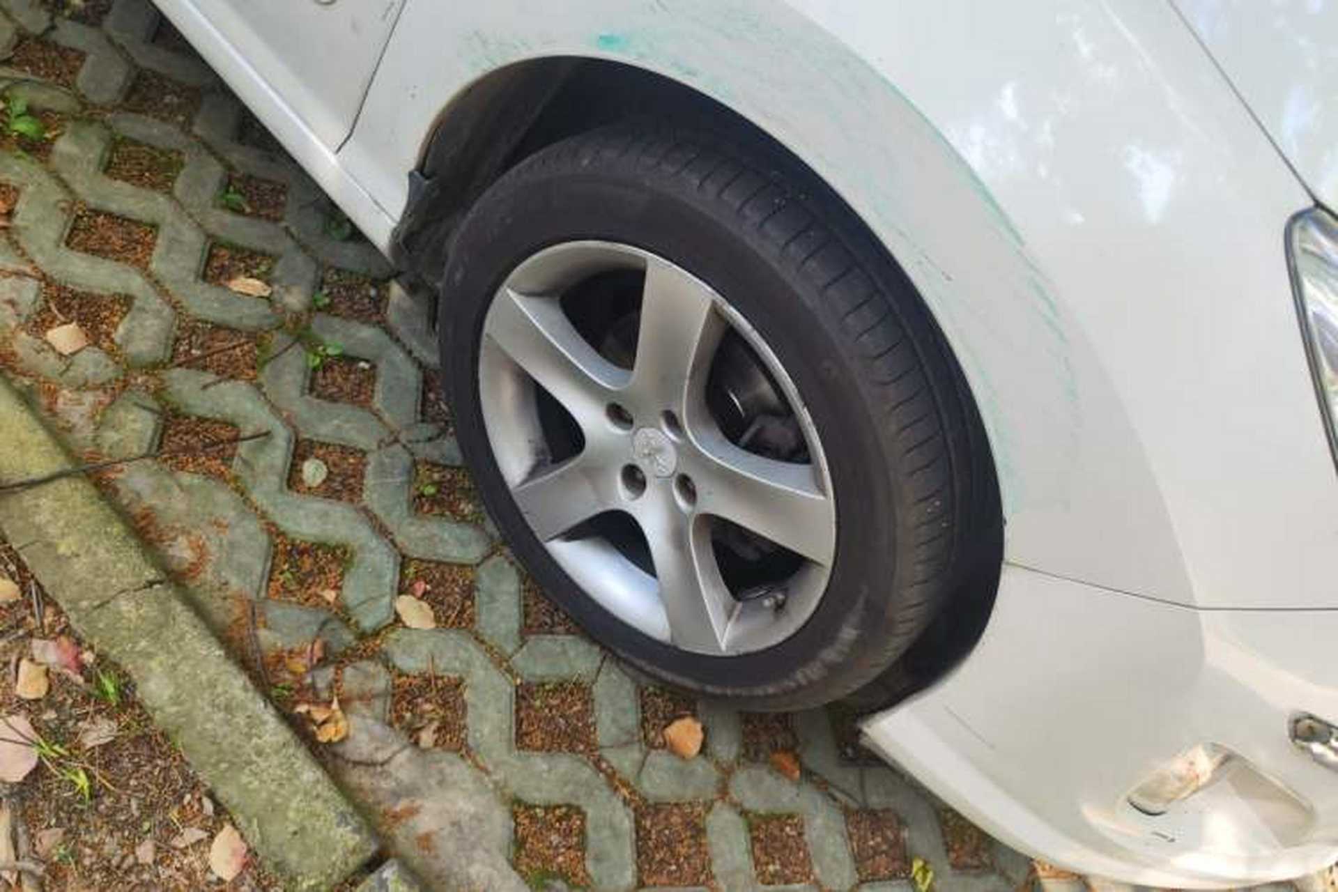 Used Peugeot 408 2013 2.0L Manual Comfort Edition Right Front Wheel Hub