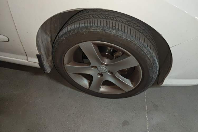 Used Peugeot 408 2013 2.0L Automatic Comfort Edition Right Front Wheel Hub
