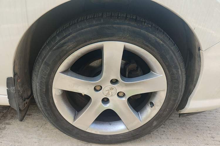 Used Peugeot 408 2013 2.0L Automatic Comfort Edition Right Front Wheel Hub