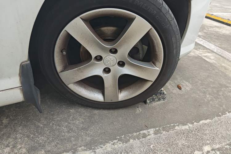 Used Peugeot 408 2013 2.0L Automatic Comfort Edition Right Front Wheel Hub