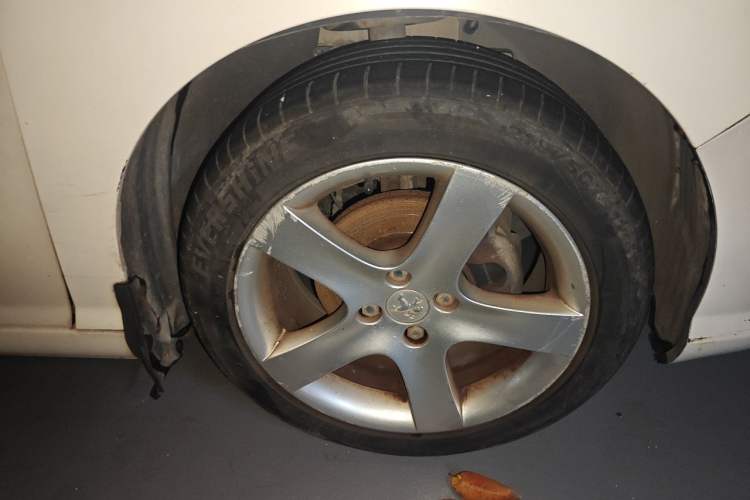 Used Peugeot 408 2013 2.0L Automatic Comfort Edition Right Front Wheel Hub