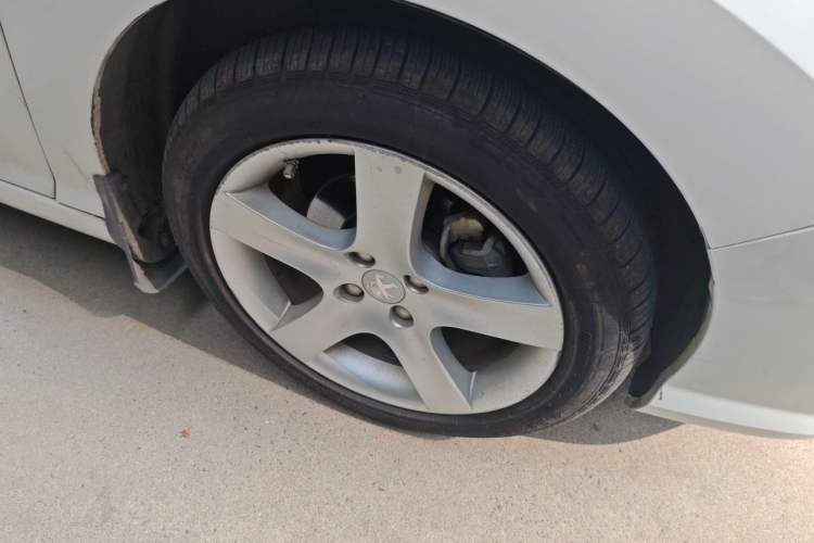 Used Peugeot 408 2013 2.0L Automatic Luxury Edition Right Front Wheel Hub
