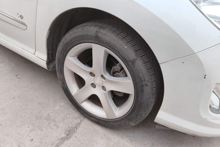 Used Peugeot 408 2013 2.0L Automatic Comfort Edition Right Front Wheel Hub