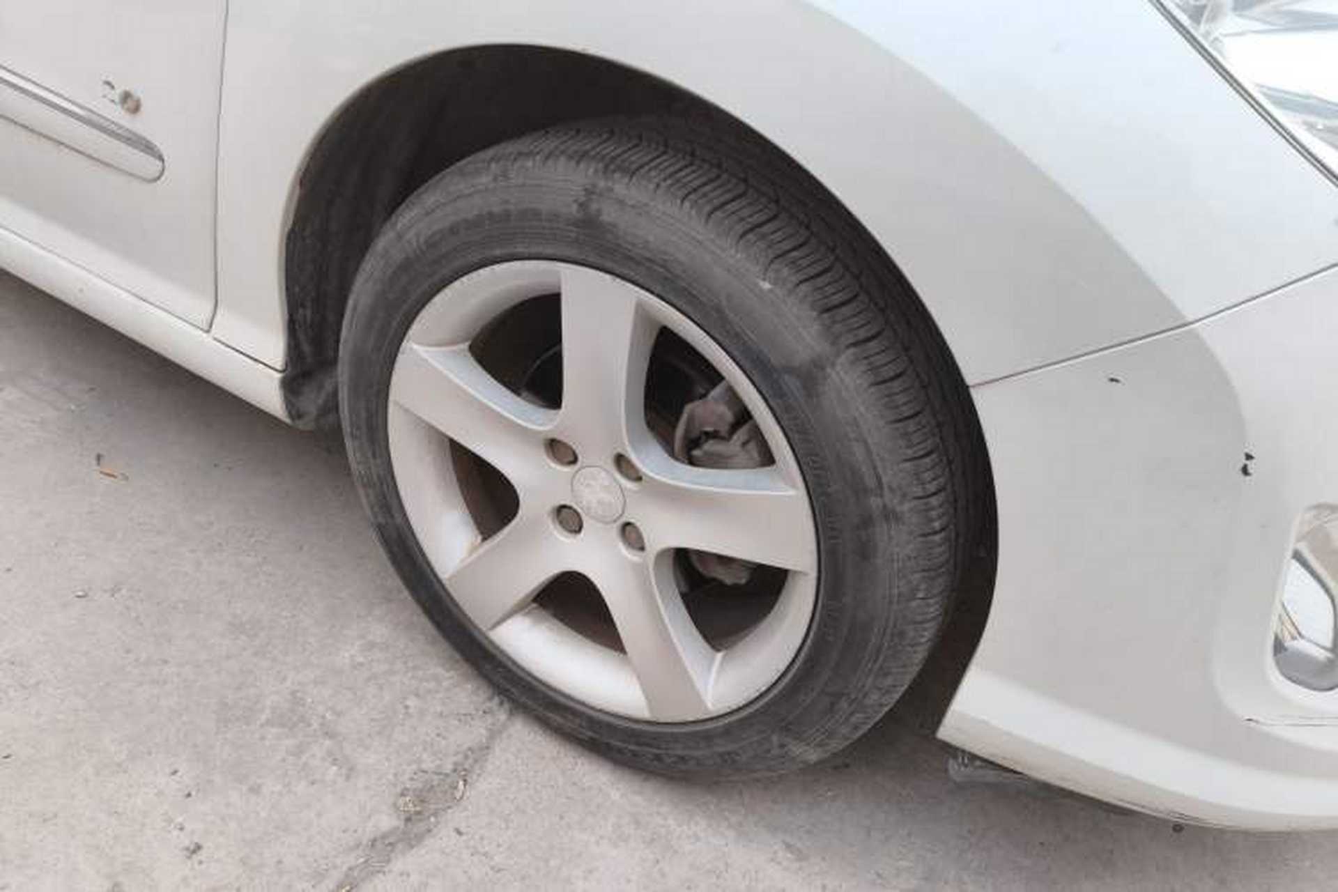 Used Peugeot 408 2013 2.0L Automatic Comfort Edition Right Front Wheel Hub