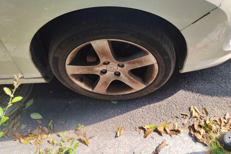 Used Peugeot 408 2013 2.0L Automatic Comfort Edition Right Front Wheel Hub