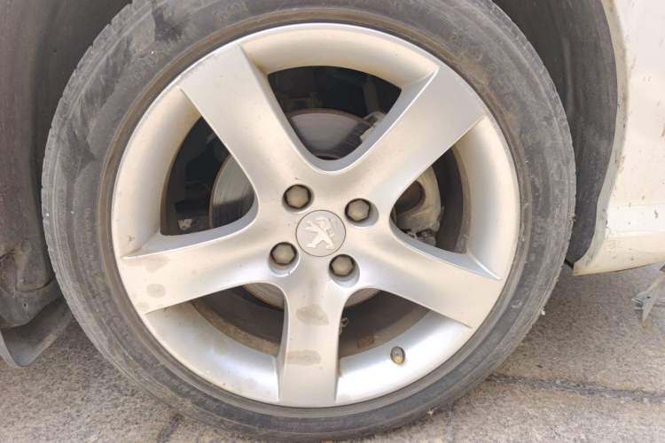 Used Peugeot 408 2013 2.0L Automatic Comfort Edition Right Front Wheel Hub