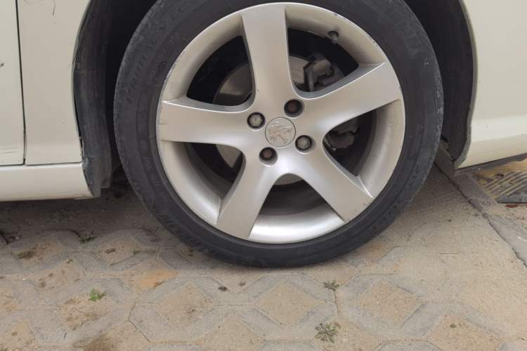 Used Peugeot 408 2013 2.0L Automatic Comfort Edition Right Front Wheel Hub