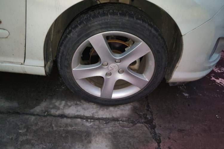 Used Peugeot 408 2013 2.0L Automatic Comfort Edition Right Front Wheel Hub