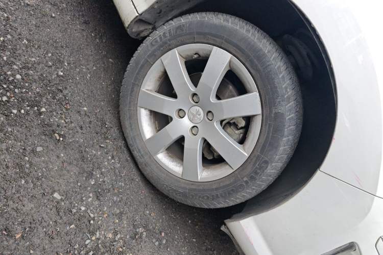 Used Peugeot 408 2013 1.6L Manual Comfort Edition Right Front Wheel Hub