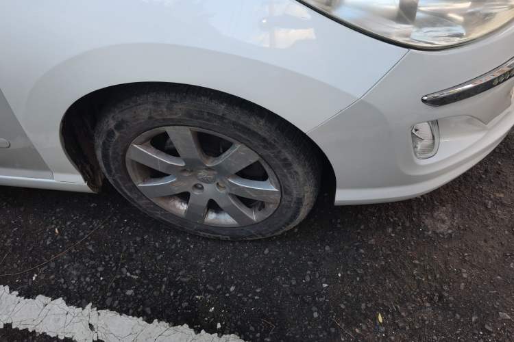 Used Peugeot 408 2013 1.6L Automatic Comfort Edition Right Front Wheel Hub