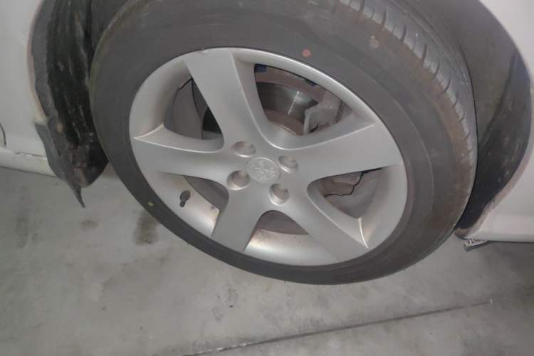 Used Peugeot 408 2013 2.0L Manual Comfort Edition Right Front Wheel Hub
