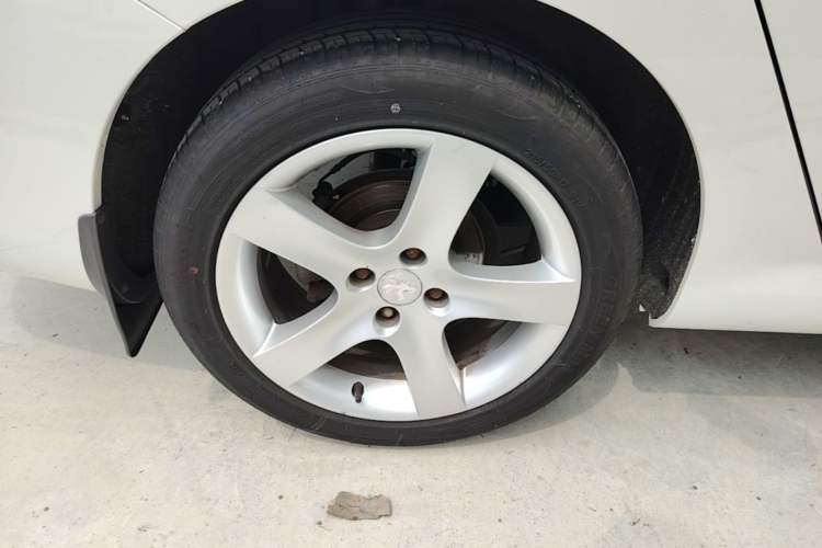 Used Peugeot 408 2013 2.0L Manual Comfort Edition Right Rear Wheel Hub