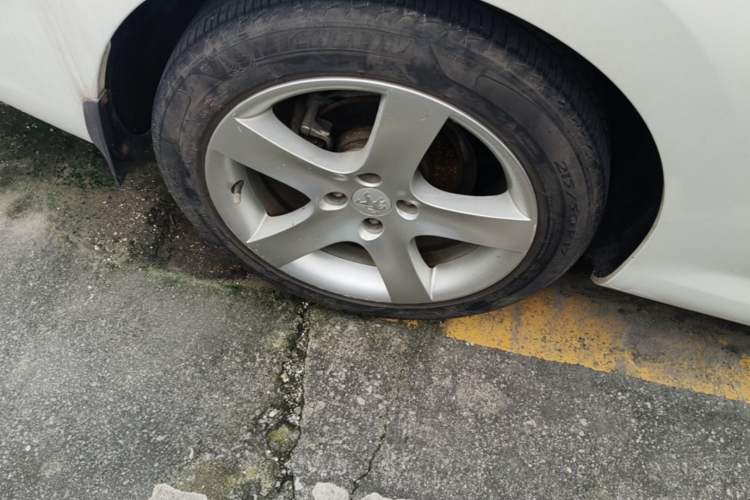 Used Peugeot 408 2013 2.0L Automatic Comfort Edition Right Rear Wheel Hub