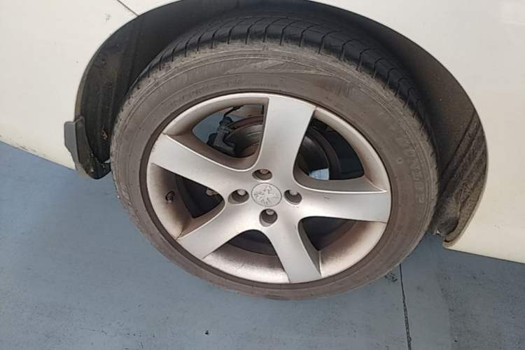 Used Peugeot 408 2013 2.0L Manual Comfort Edition Right Rear Wheel Hub