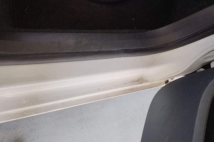 Used Peugeot 408 2013 2.0L Manual Comfort Edition Right Side Sill