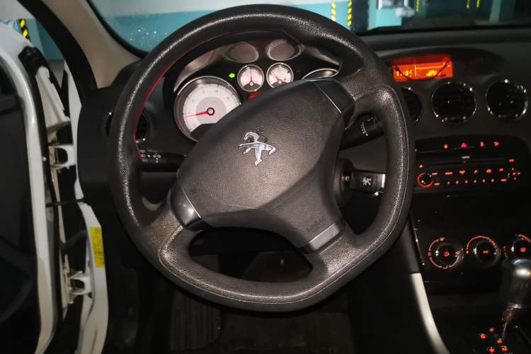 Used Peugeot 408 2013 2.0L Automatic Comfort Edition Steering Wheel