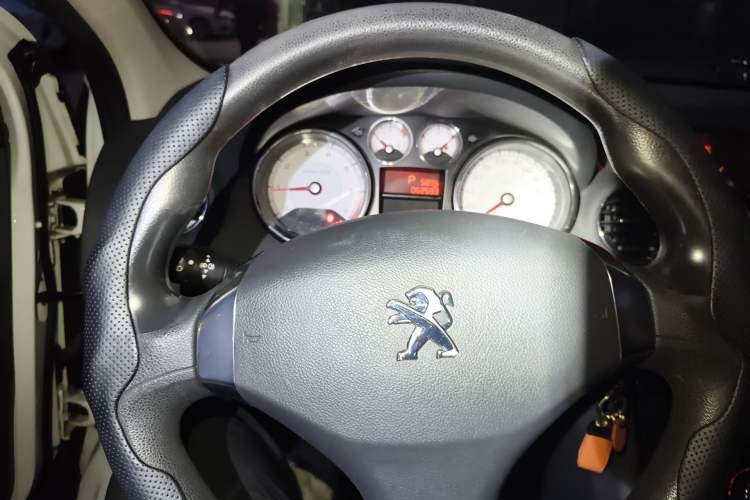 Used Peugeot 408 2013 2.0L Automatic Comfort Edition Steering Wheel