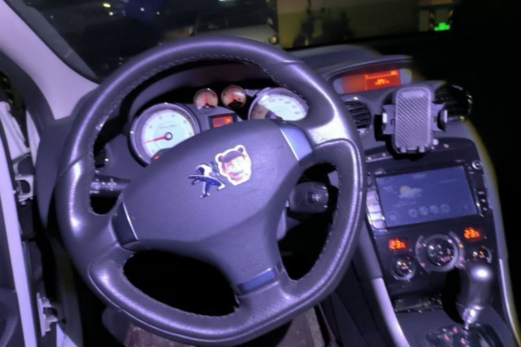 Used Peugeot 408 2013 2.0L Automatic Luxury Edition Steering Wheel
