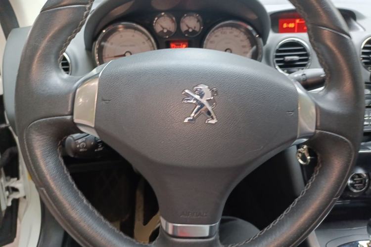 Used Peugeot 408 2013 2.0L Automatic Luxury Edition Steering Wheel