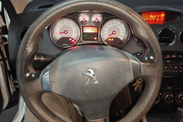 Used Peugeot 408 2013 2.0L Automatic Comfort Edition Steering Wheel