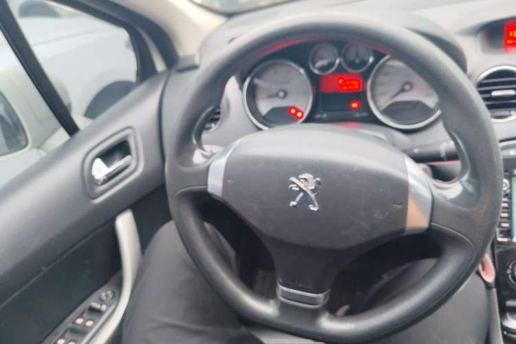 Used Peugeot 408 2013 2.0L Automatic Comfort Edition Steering Wheel