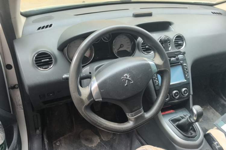 Used Peugeot 408 2013 1.6L Manual Comfort Edition Steering Wheel