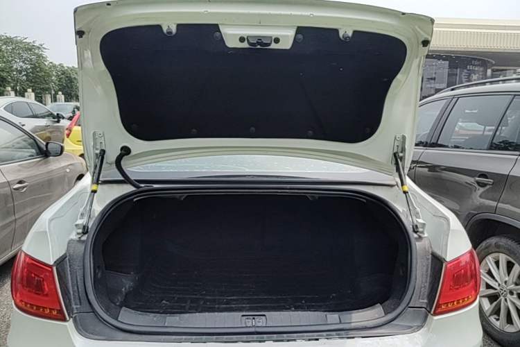 Used Peugeot 408 2013 1.6L Automatic Comfort Edition Trunk