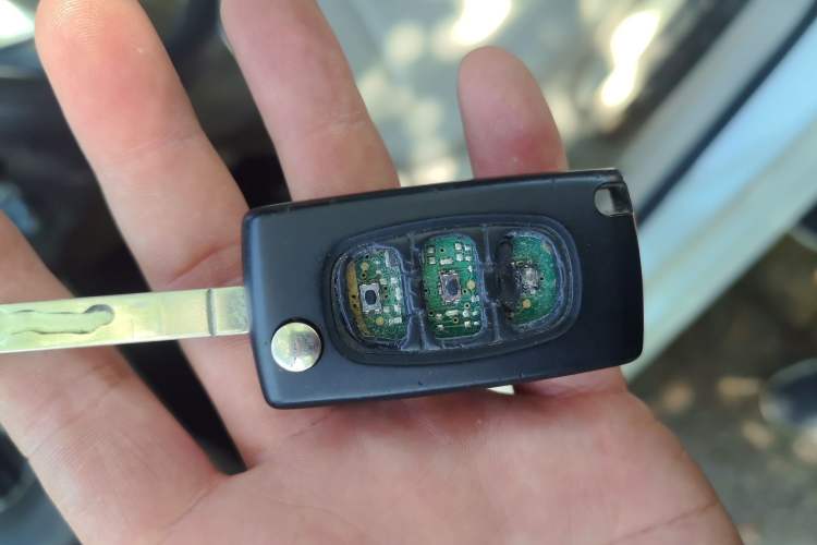 Used Peugeot 408 2013 2.0L Automatic Comfort Edition Vehicle Key