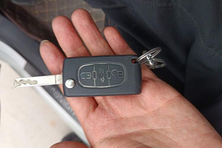 Used Peugeot 408 2013 2.0L Manual Comfort Edition Vehicle Key