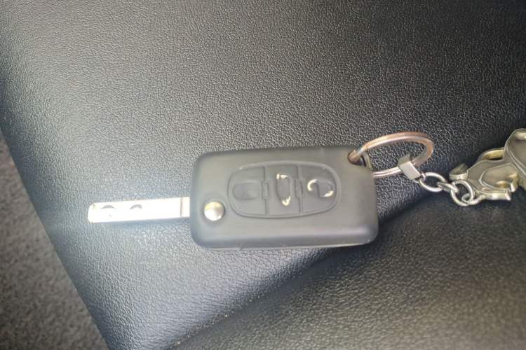 Used Peugeot 408 2013 2.0L Manual Comfort Edition Vehicle Key