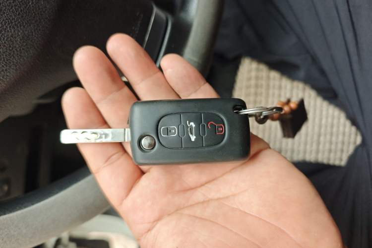 Used Peugeot 408 2013 2.0L Manual Comfort Edition Vehicle Key