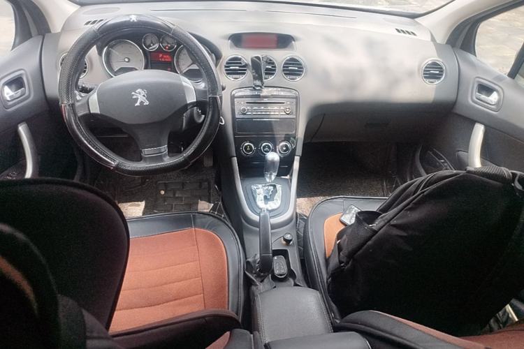 Used Peugeot 408 2013 2.0L Automatic Comfort Edition Center Console