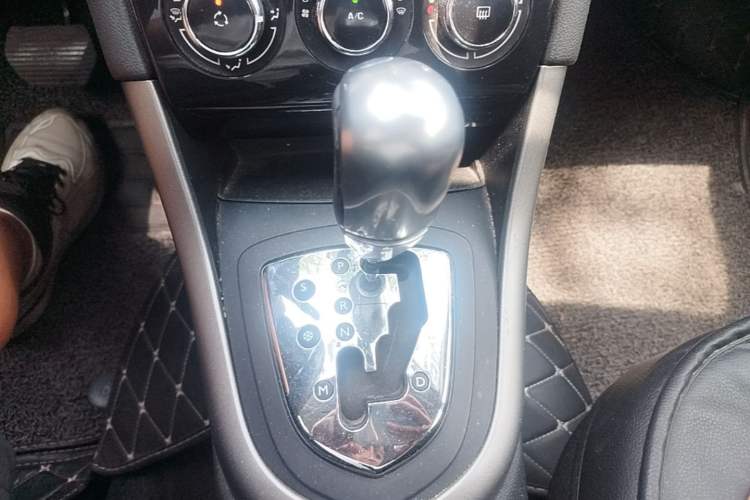 Used Peugeot 408 2013 2.0L Automatic Comfort Edition Gear Lever