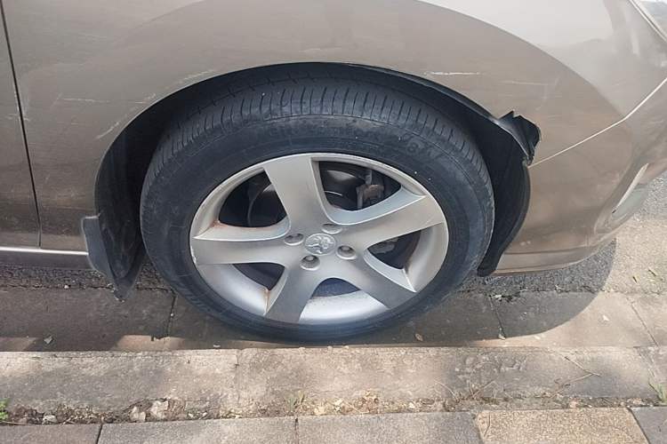 Used Peugeot 408 2013 2.0L Automatic Comfort Edition Right Front Wheel Hub