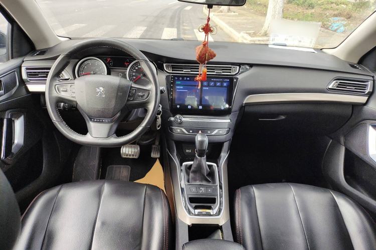 Used Peugeot 408 2014 1.8L Automatic Luxury Edition Center Console