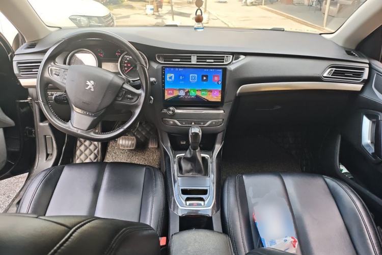 Used Peugeot 408 2014 1.8L Automatic Luxury Edition Center Console