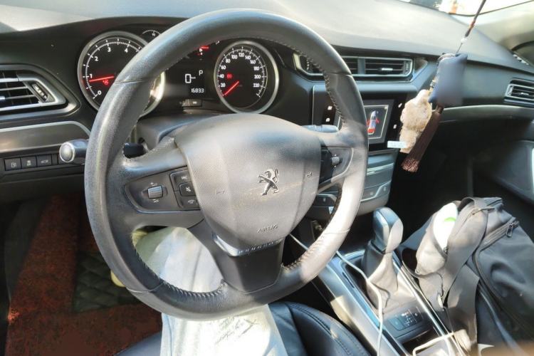 Used Peugeot 408 2014 1.8L Automatic Luxury Edition Center Console
