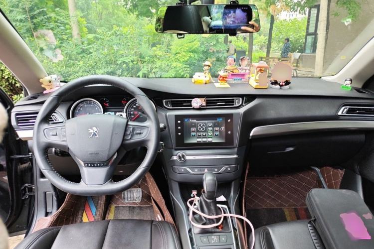 Used Peugeot 408 2014 1.8L Automatic Luxury Edition Center Console