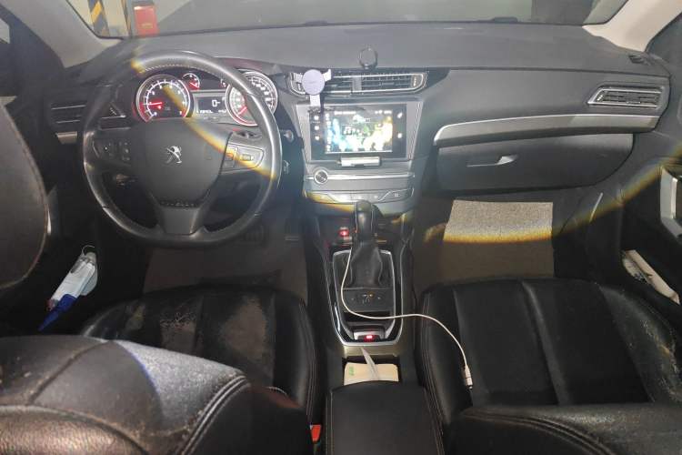 Used Peugeot 408 2014 1.8L Automatic Luxury Edition Center Console