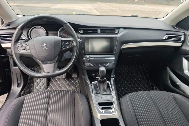 Used Peugeot 408 2014 1.8L Automatic Luxury Edition Center Console