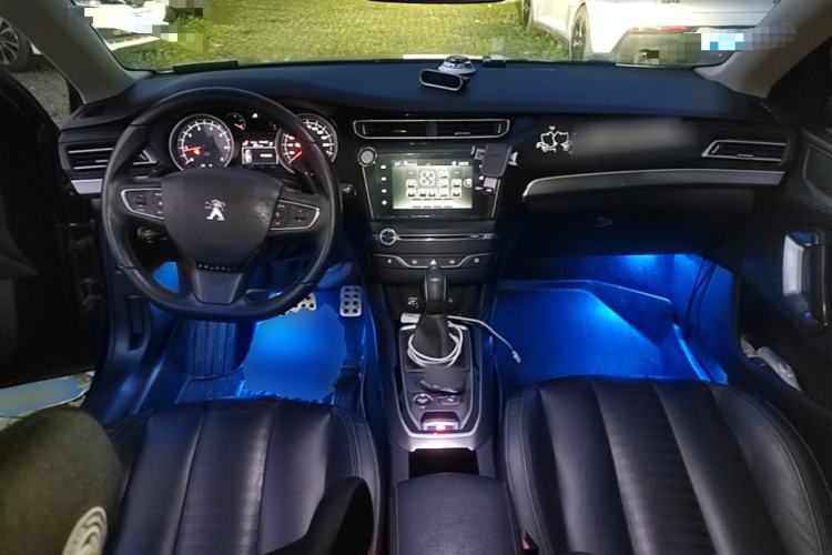 Used Peugeot 408 2014 1.6T Automatic Supreme Edition Center Console