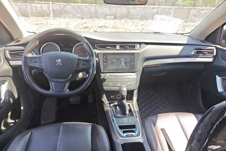 Used Peugeot 408 2014 1.8L Automatic Luxury Edition Center Console