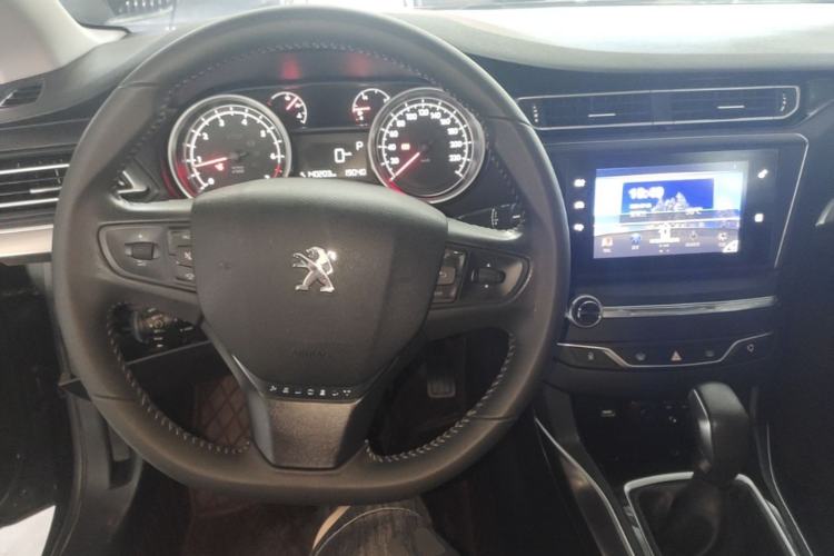 Used Peugeot 408 2014 1.8L Automatic Luxury Edition Center Console