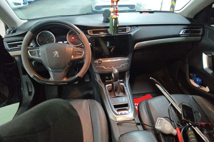 Used Peugeot 408 2014 1.8L Automatic Luxury Edition Center Console