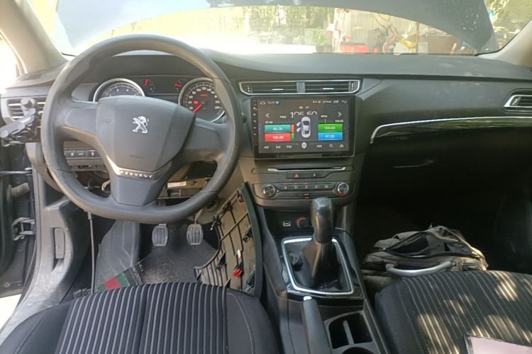 Used Peugeot 408 2014 1.8L Manual Leading Edition Center Console