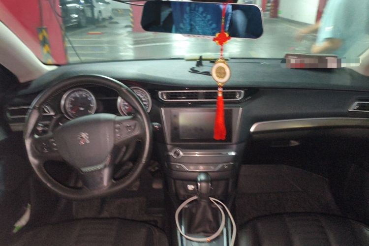 Used Peugeot 408 2014 1.6T Automatic Supreme Edition Center Console
