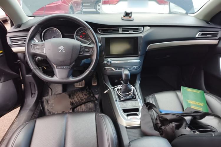 Used Peugeot 408 2014 1.8L Automatic Luxury Edition Center Console